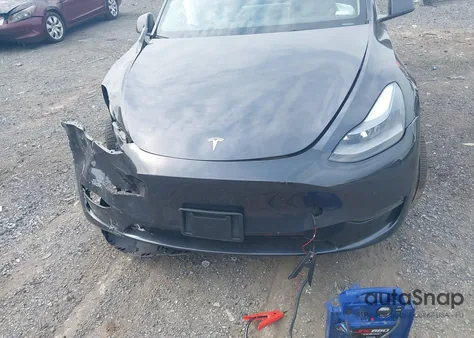 2024 Tesla Model Y from USA, damaged, VIN 7SAYGDEE3RA262510